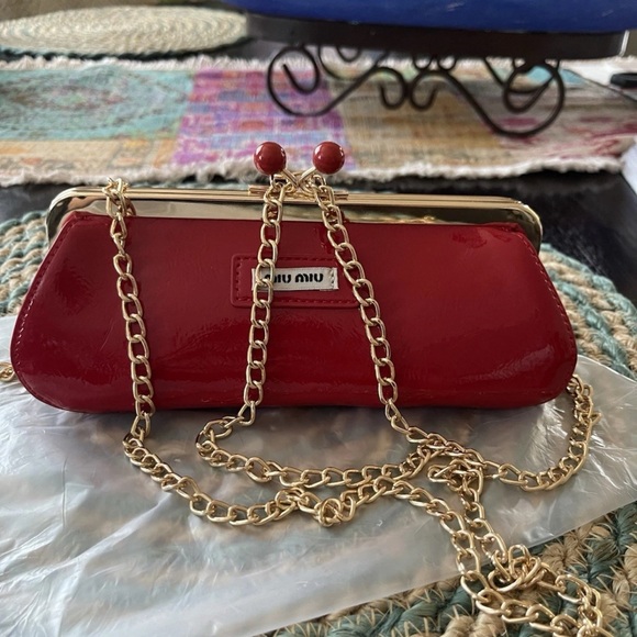 Miu Miu Red Patent Makeup Clutch With Chain GWP/VIP - Picture 2 of 7